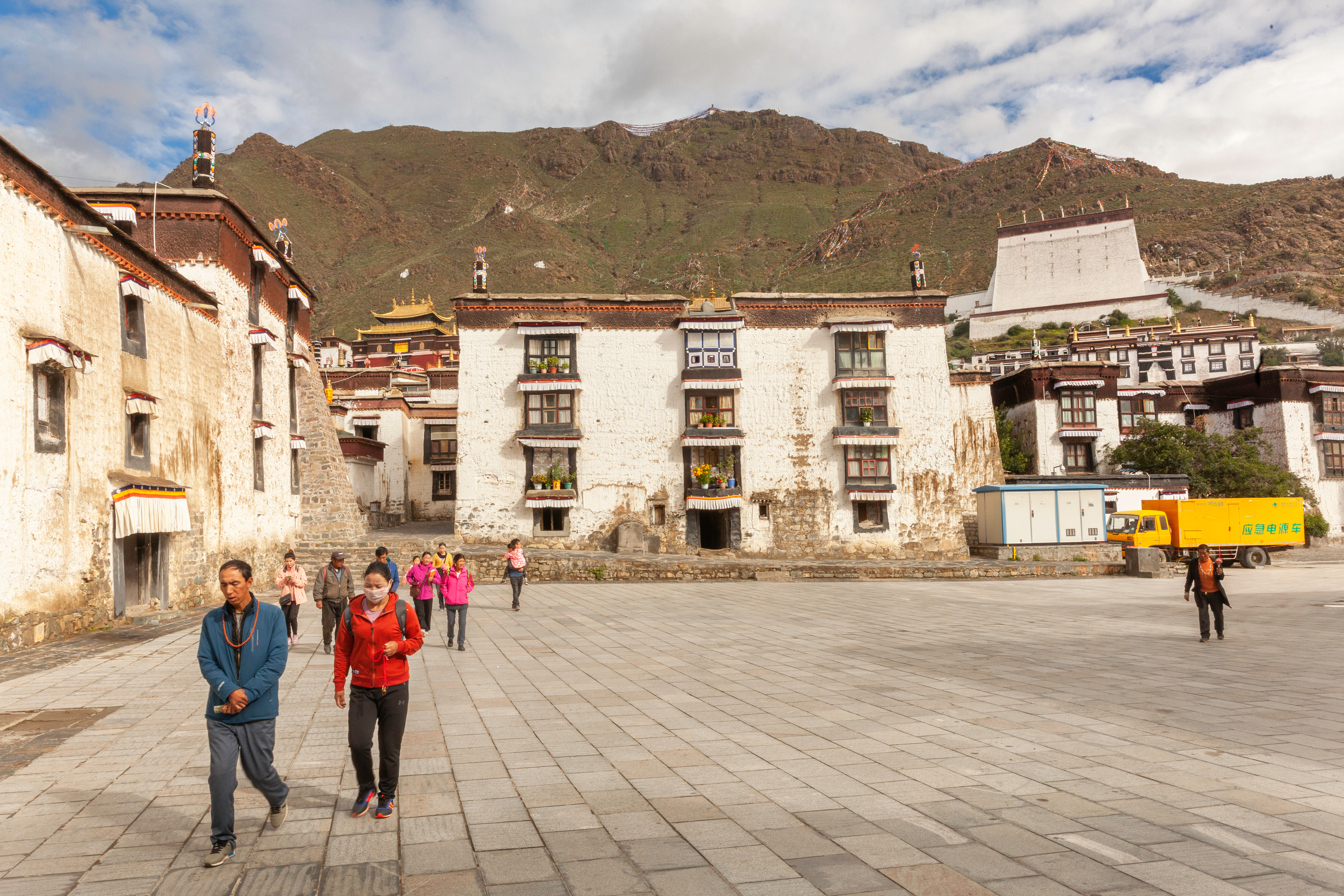 Lhasa to Kathmandu Overland Group Tour